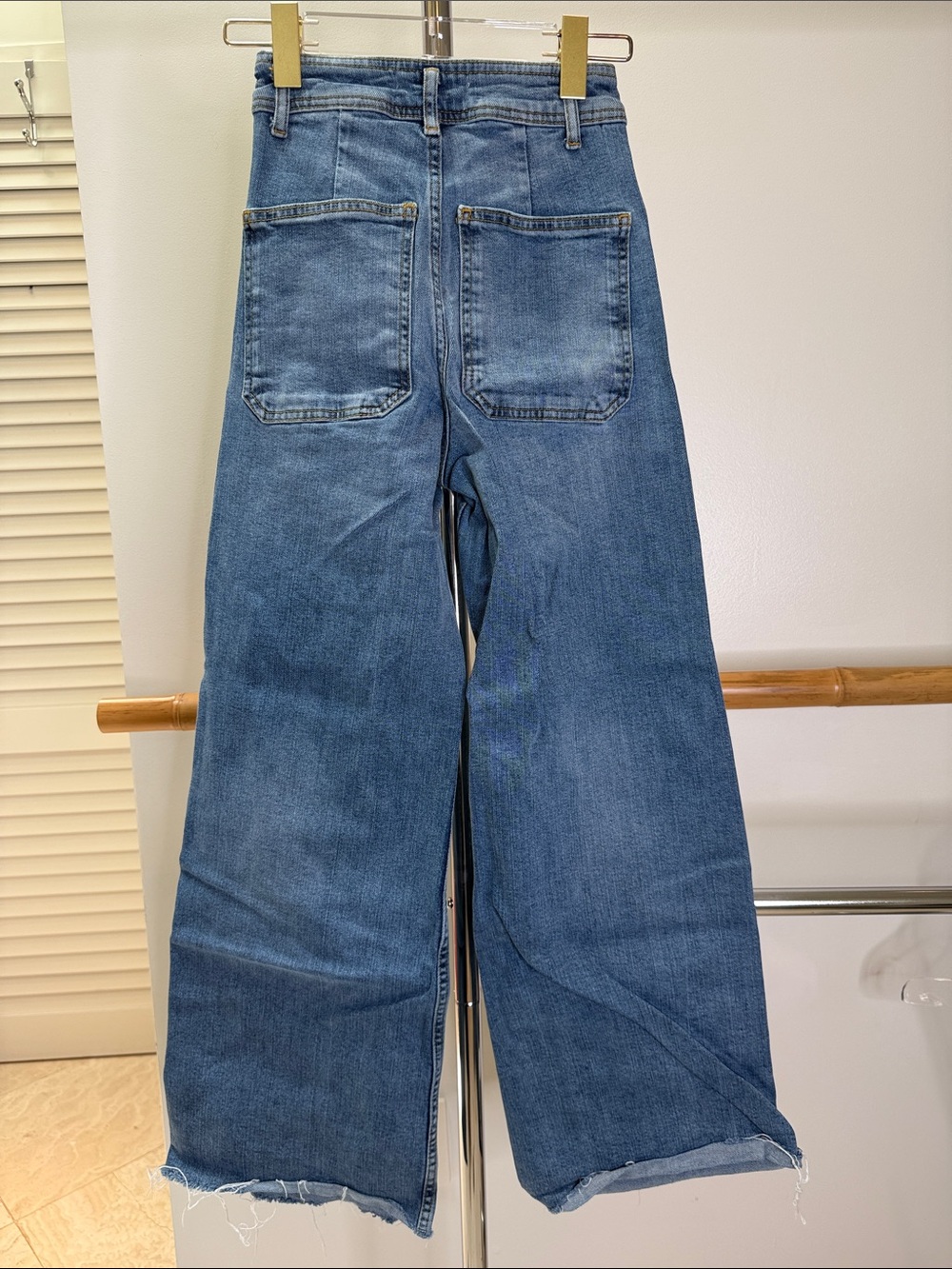 Zara High Rise Wide Leg Patch Pocket Jeans Size 0 - Picture 3 of 3